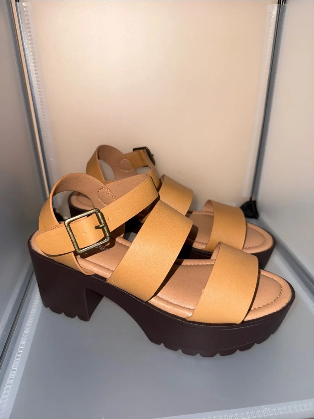 Forever Link Women’s Tan Strappy Buckle Platform Block Heel Sandals Size 6 New